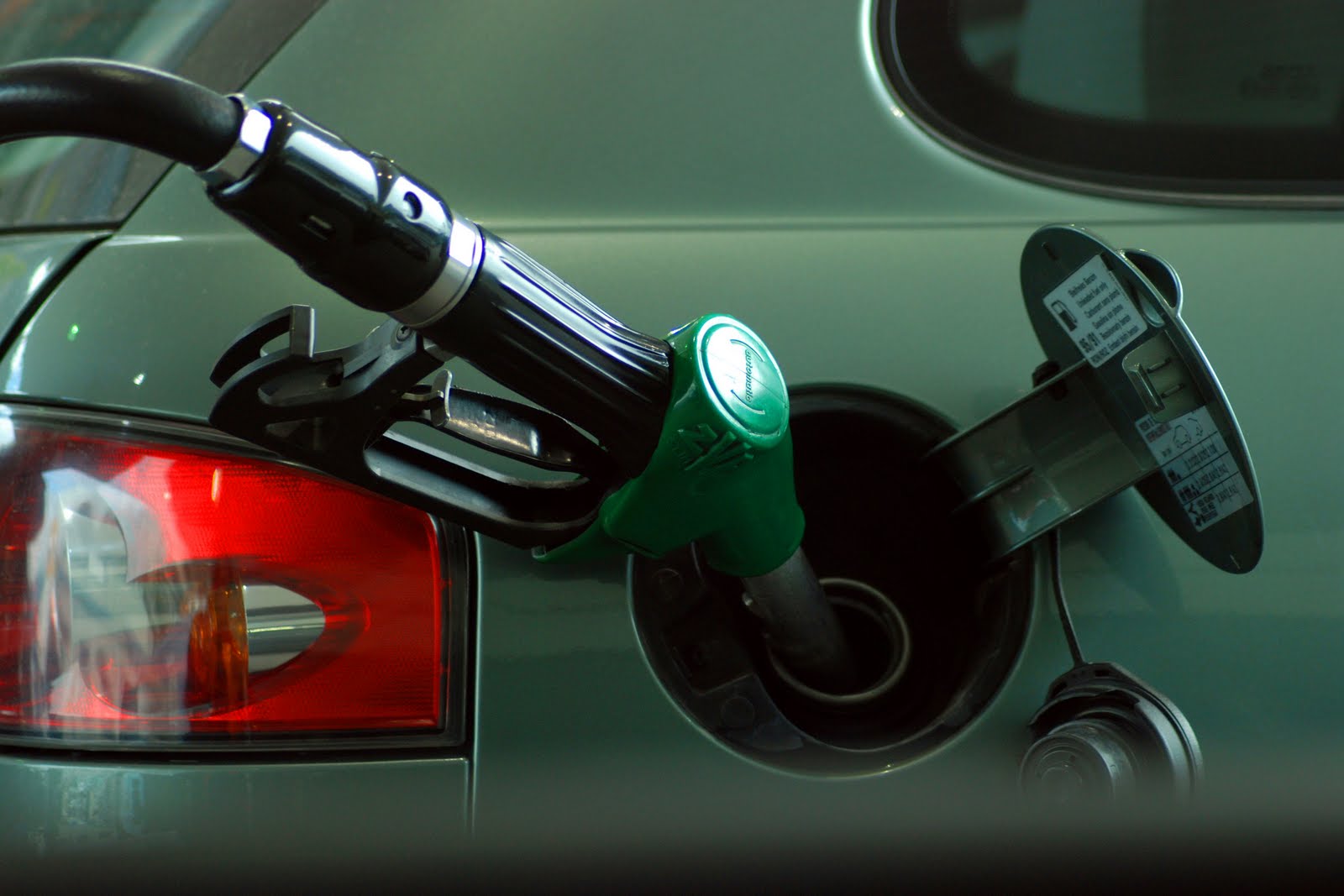 В момента България е държавата с най-евтини горива в Европейския