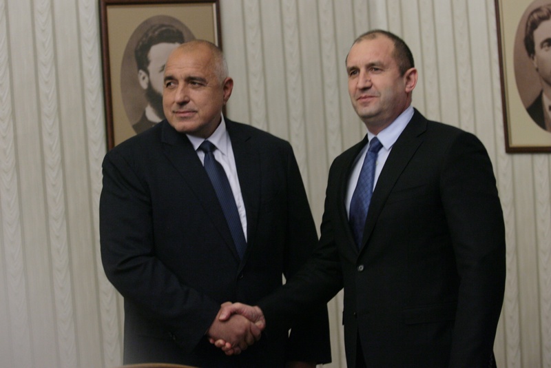 На снимката Лидерът на ГЕРБ Бойко Борисов и президентът Румен
