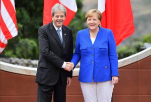 на снимката: премиерът на Италия Паоло Джентилони и канцлерът на Германия Ангела Меркел