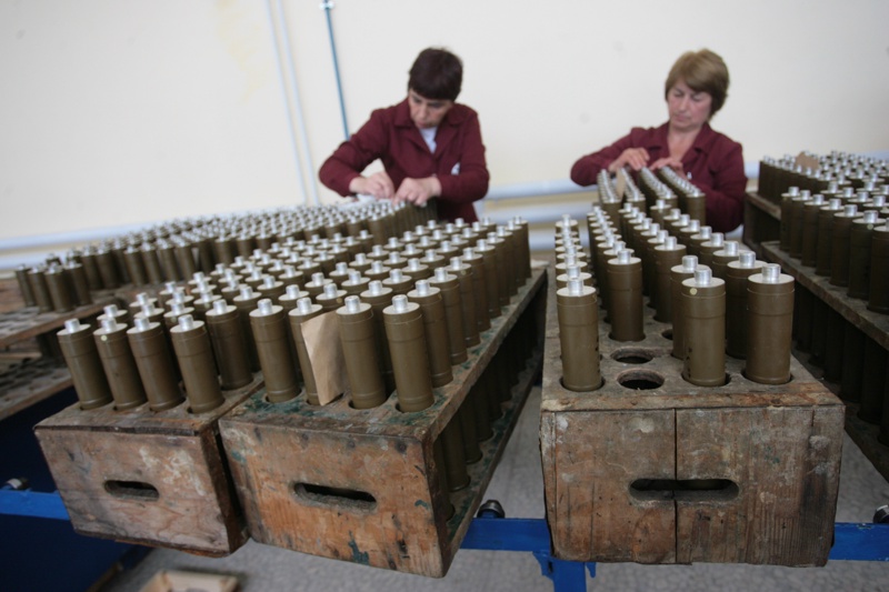 На снимката Цех на ВМЗ СопотУкрайна отдавна разчита на боеприпаси