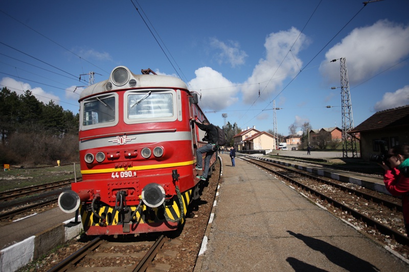 Бързият влак по направление София – Варна е спрял по спешност