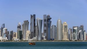 На снимката: Изглед към столицата на Катар Доха.