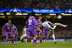 CARDIFF, WALES - JUNE 03:  Mario Mandzukic of Juventus scores his sides first goal during the UEFA Champions League Final between Juventus and Real Madrid at National Stadium of Wales on June 3, 2017 in Cardiff, Wales.  (Photo by Laurence Griffiths/Getty Images)