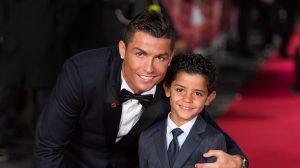 на снимката: Кристиано Роналдо и синът му - Кристиано-младши