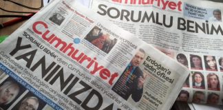 Дне с пред съда в Истанбул ще бъдат изправени няколко журналисти от емблематичния турски вестник "Джумхуриет", който е известен с това, че е силно критичен