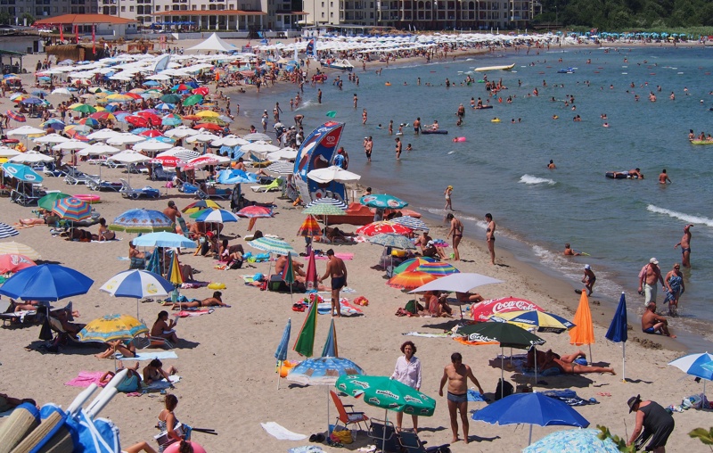 СподелиЦената на чадъра на морето в Бургас това лято ще бъде 1 20 лв  По