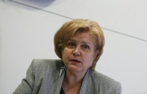 на снимката: председателят на Комисията по бюджет и финанси Менда Стоянова