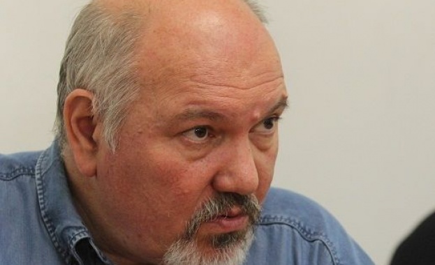 проф. Александър Маринов