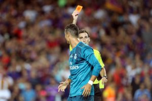 Кристиано Роналдо втори жълт картон за симулация Реал Мадрид Барселона Суперкупа на Испания