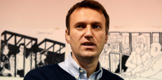 Руският опозиционер Алексей Навални беше осъден да плати глоба от 300 000 рубли за непозволена агитация.Сумата се равнява на 5 000 долара. Наказанието е във връзка с президентските избори в Русия догодина. Навални вече заяви, че иска да се кандидатира. Критикът на Путин организира два улични протеста през последните месеци. Сега той е призовал избирателите да участват в неразрешени събрания чрез запис в мрежата Ютюб. Руската Централна избирателна комисия обяви, че опозиционерът не може да се яви на изборите заради наложена присъда. Владимир Путин още не е обявил решението си, но е считан за фаворит във вота.