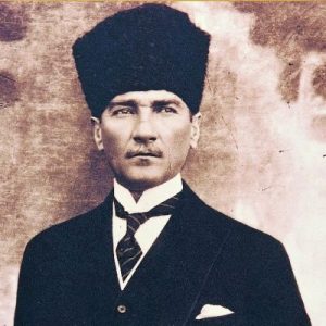 на снимката: Мустафа Кемал Ататюрк