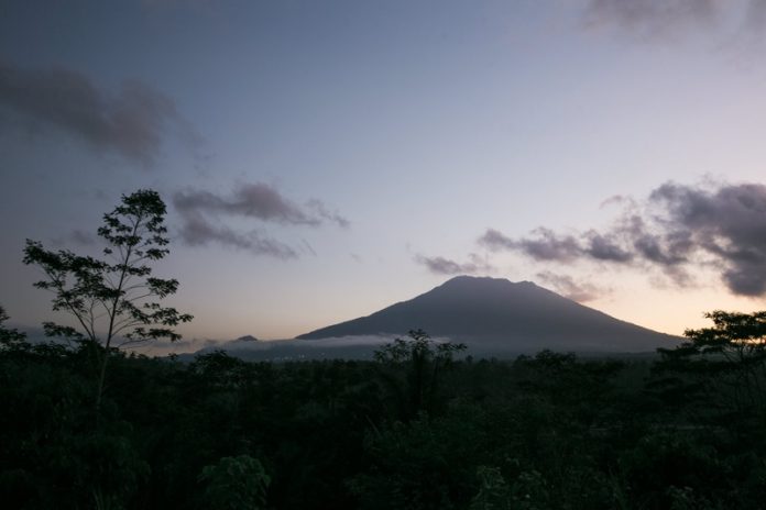 Вулканът Агунг