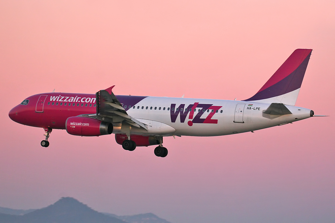 200 пътници от полета на Wizz Air за Бергамо в