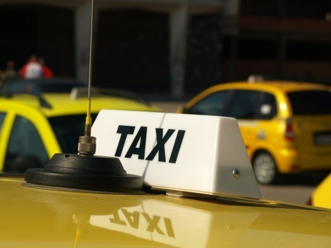 СподелиПланираното увеличение на цената за таксиметров превоз в община Пловдив