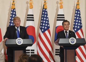 Доналд Тръмп посещение в Южна Корея