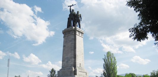 паметника на Съветската армия
