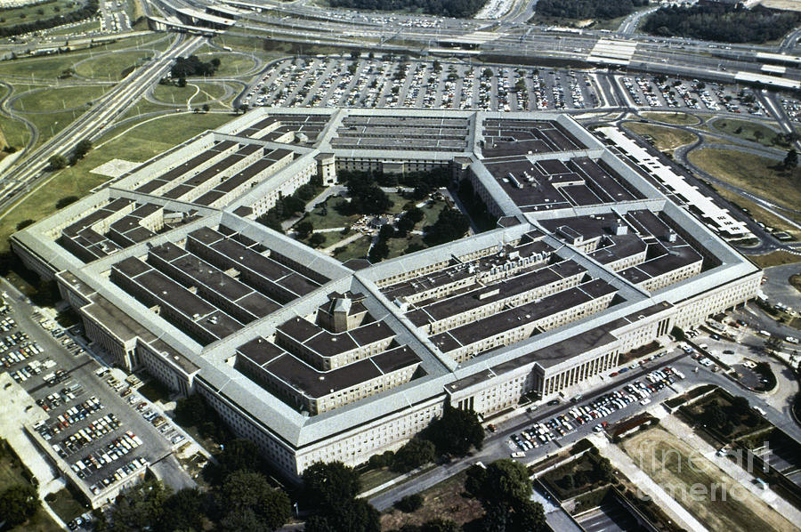Пентагонът ще преразгледа процедурите си за контрол на достъпа до