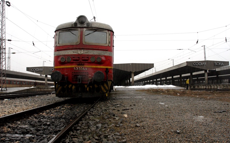 Жена на около 20 години спря влака от Варна за