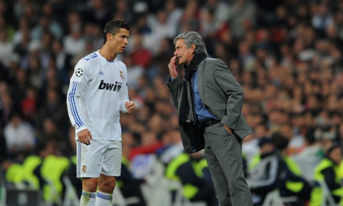 Мениджърът на Манчестър Юнайтед Жозе Моуриньо посочи какво според него е бъдещето на голямата звезда на Реал (Мадрид) Кристиано Роналдо. Португалският специалист е категоричен, че неговият сънародник може да се завърне при 