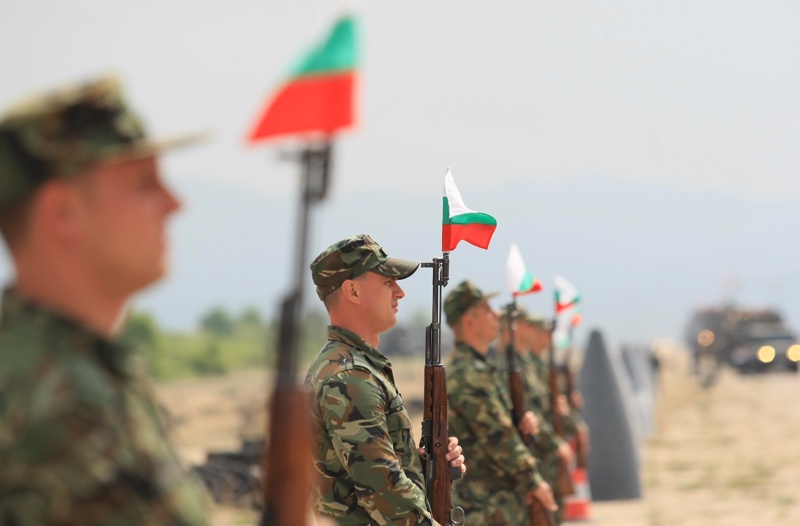 Години наред България бави и протака модернизацията на армията си