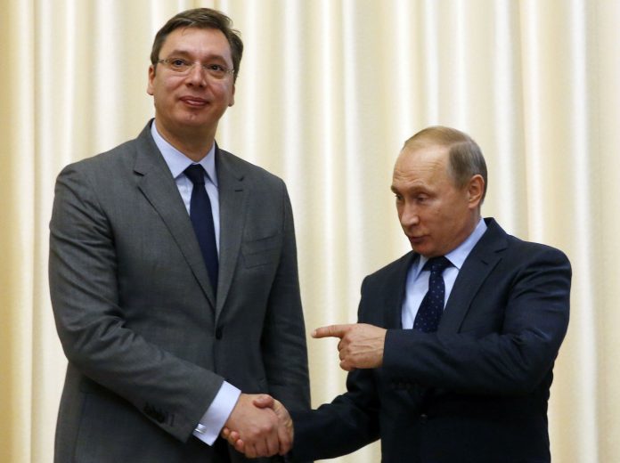 на снимката президентите на Сърбия и Русия Александър Вучич