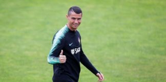 След една седмица ваканция, Кристиано Роналдо започна подготовката си за световното първенство с националния отбор на Португалия. Петкратният носител н