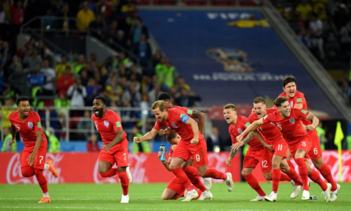 Англия счупи каръка и сложи край на проклятието да не печели мач в елиминации на световно първенство след провалите през 1990 година в Италия,