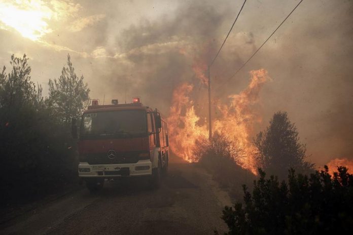 В Гърция броят на жертвите от пожарите нарасна до 91. Изчезнали са най-малко 25-ма. Разказ от първо лице за най-смъртоносните пожари в Е