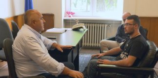 Премиерът Бойко Борисов лично се е ангажирал да има реформа за хората с увреждания, съобщиха пред журналисти Емил Мавродиев и синъ