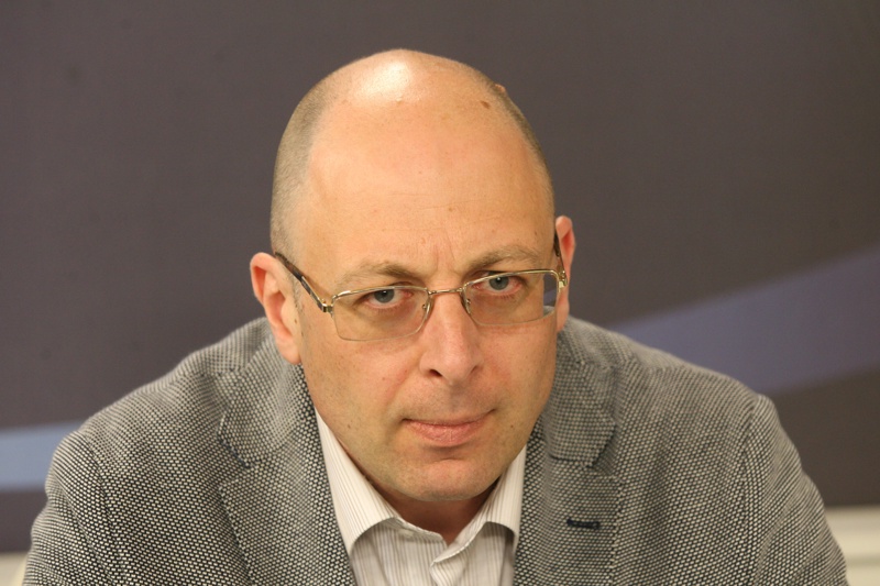 СподелиЙордан Божилов е основател на Софийския форум за сигурност и