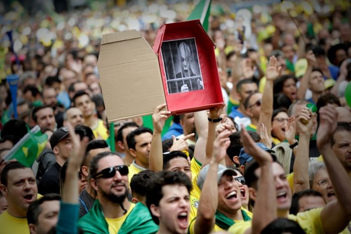 Бразилия, митинг