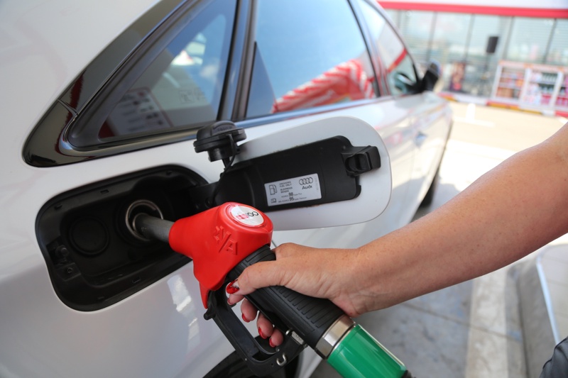 СподелиПрез 2024 румънците ще плащат повече за бензин и дизел