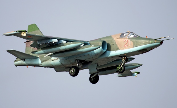 Самолет Су-25С 14 руски самолета Су-25 за наземно нападение, купени