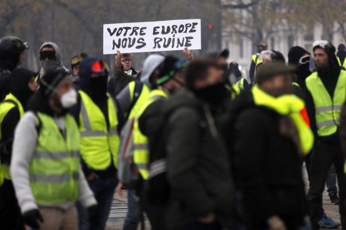 Париж, протести, жълтите жилетки