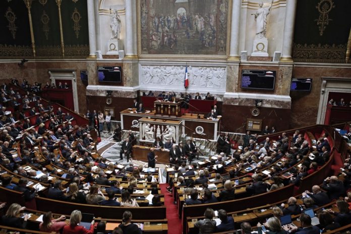 Франция, парламент, протестите