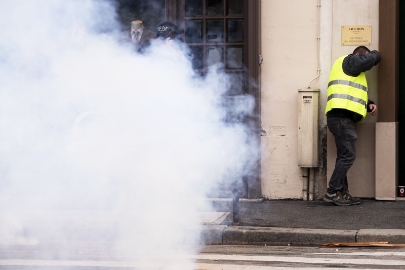 "жълтите жилетки", протест, сълзотворен газ