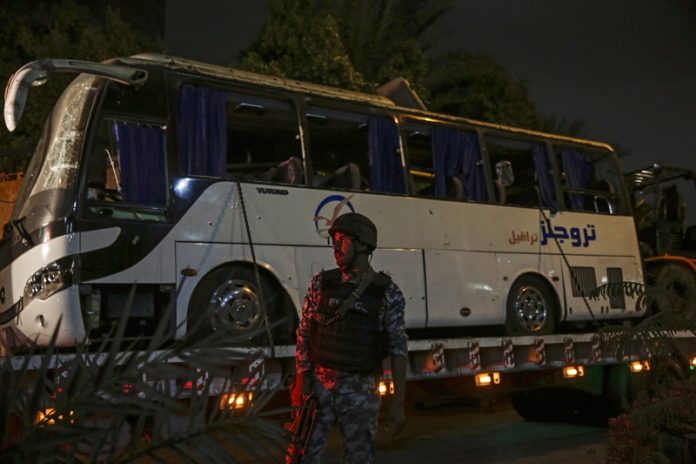 Египетската полиция, джихадисти, автобус