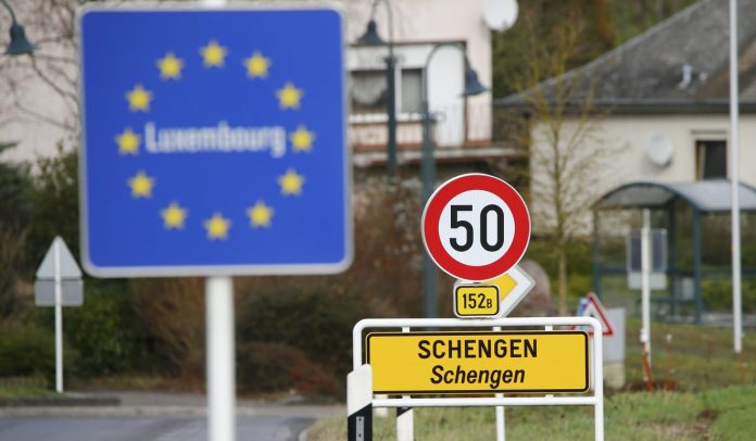 ЕК препоръча отваряне на вътрешните граници в ШенгенЕвропейският парламент ще
