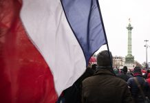 Франция, "червените шалчета" марсилезата