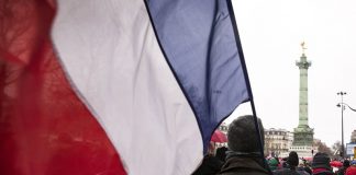 Франция, "червените шалчета"