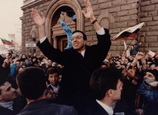 През 2001 г. Стоянов загуби, защото Костов, Сакскобургготски и Доган нямаха интерес да спечели Петър Стоянов