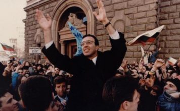 През 2001 г. Стоянов загуби, защото Костов, Сакскобургготски и Доган нямаха интерес да спечели Петър Стоянов