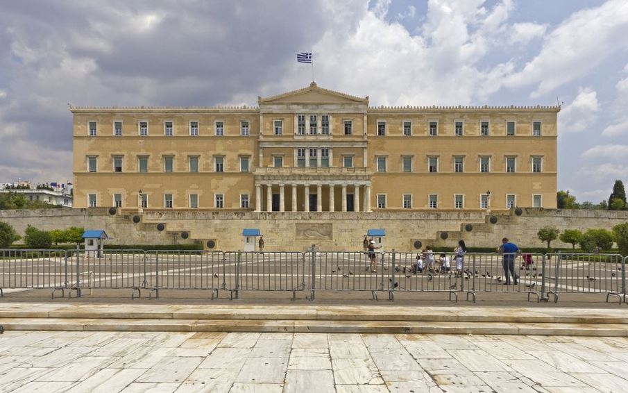 С указ на президента на Гърция Катерина Сакеларопулу парламентът на