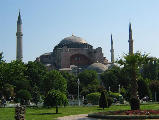 Броят на чуждестранните туристи посетили Турция през първите четири месеца