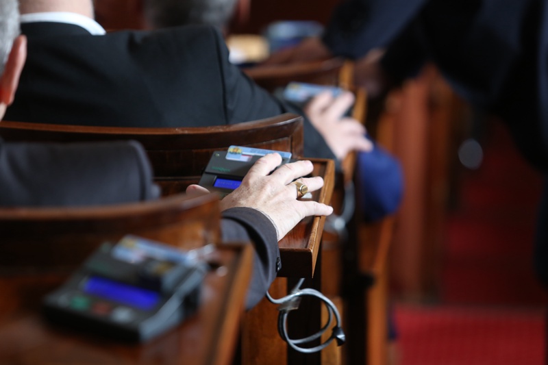 Парламентът прие на второ четене промени в Закона за енергията