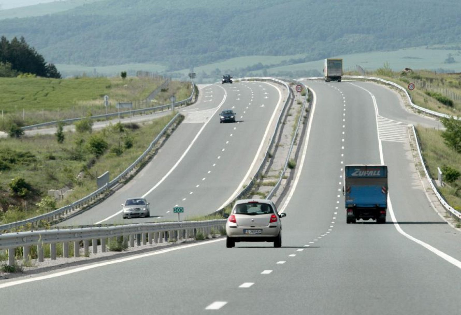 Скоростта на магистралите за автомобили да бъде намалена от 140