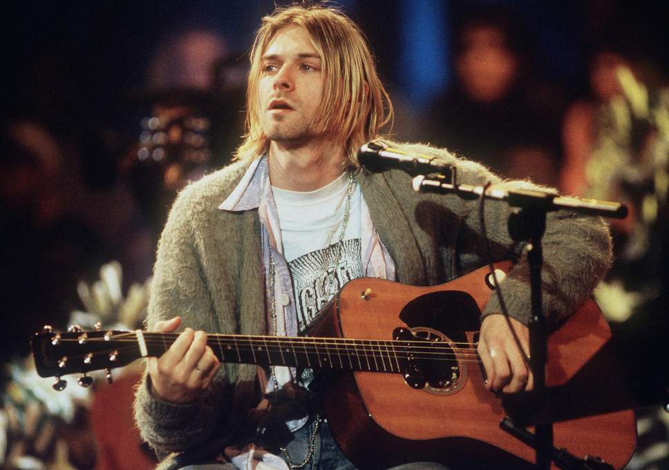 Китара разбита на сцената от фронтмена на Nirvana Кърт Кобейн