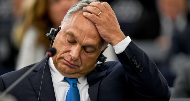Все повече проблеми се стоварват върху упорития унгарски президент Виктор