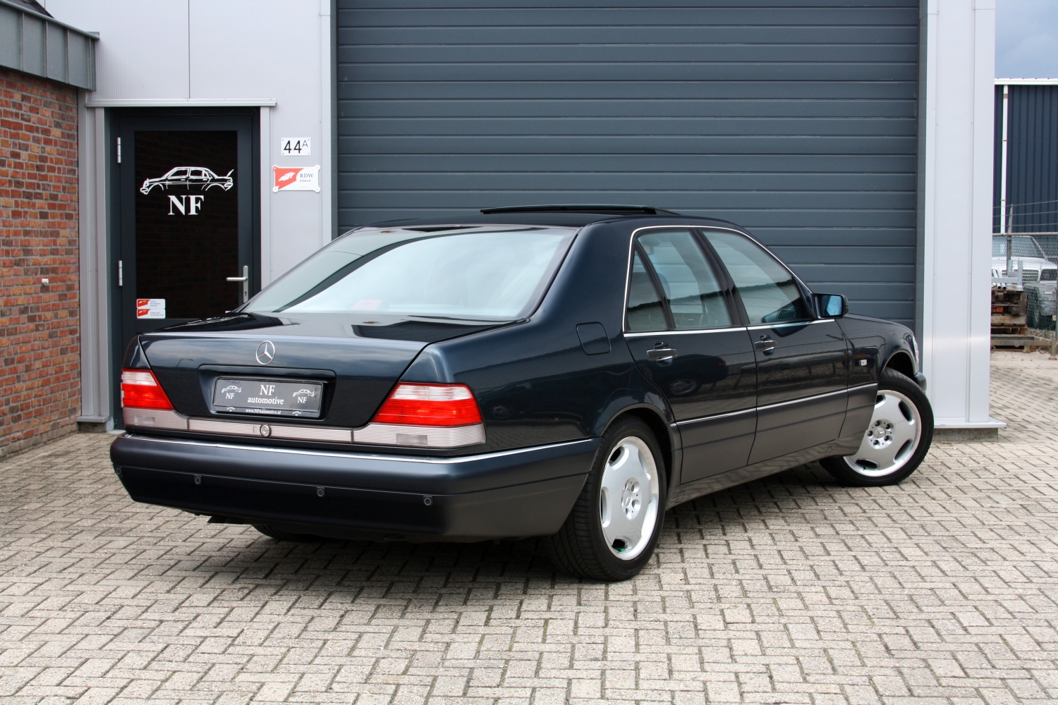 Мерс 140. Mercedes Benz w140 s600. Мерседес w140 s600. Мерседес Бенц s600 w140. Mercedes Benz 600 w140.