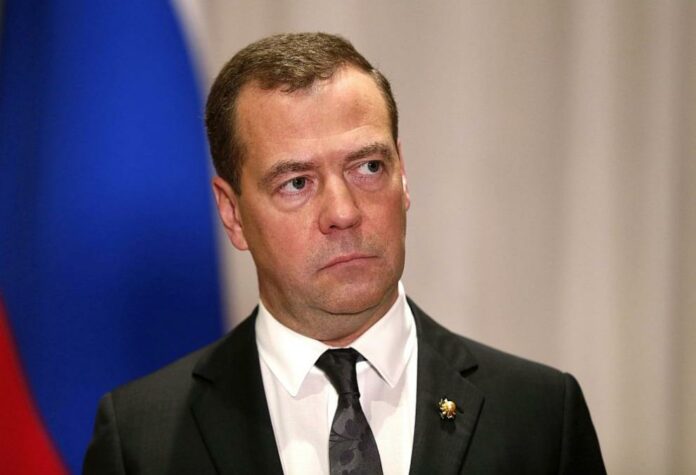на снимката Дмитрий МедведевДепутатите от парламента на самопровъзгласилата се Луганска